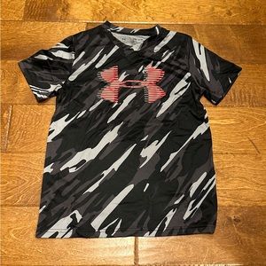 Under Armour boys heat gear shirt camo YM